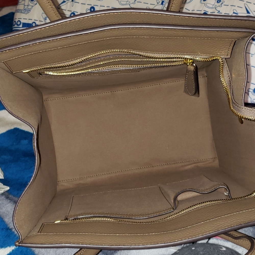 SOLD ❗❗❗Ainifeel smile large handbag - Picture 4 of 5